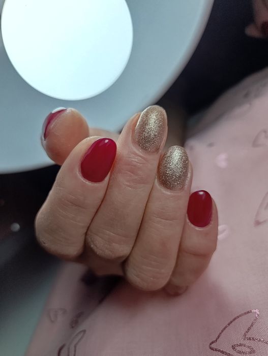 Manichiura cu gel și ojă semi