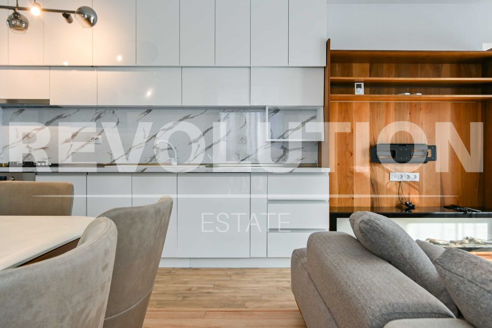 Дава се под наем Тристаен апартамент в София, Павлово - 130 кв.м за 1200 € - Снимка #2