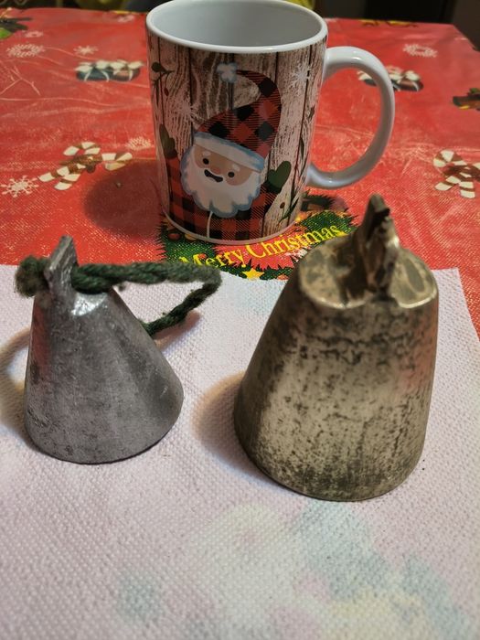Vind doua clopote ( unu de bronz și unul aliaj )