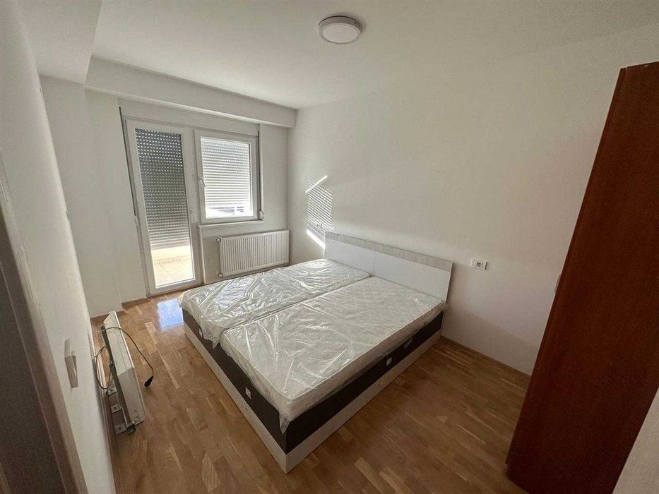 Дава се под наем Двустаен апартамент в Бургас, Център - 50 кв.м за 255 € - Снимка #1