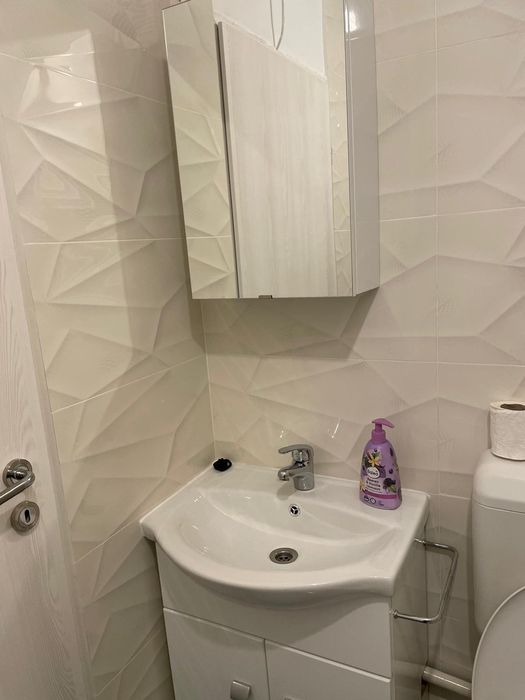 Închiriez garsoniera