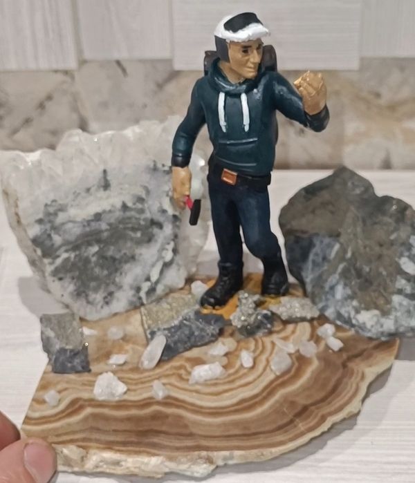 Геолог. Geolog. Скульптура геолога.