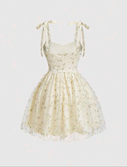 Нежна флорална рокля