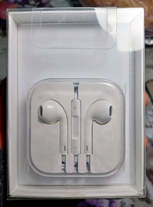 Продам Наушники Apple EarPods белый