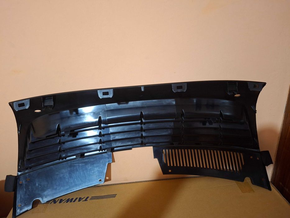 Пасат 6 Предна решетка