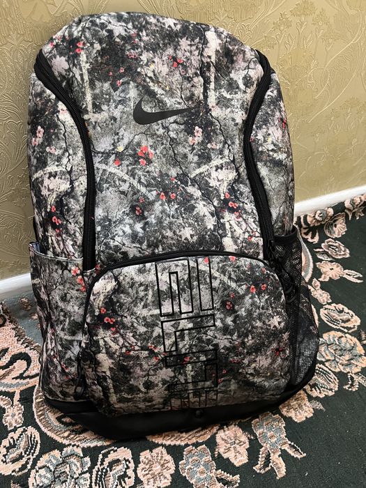 Продается рюкзак Nike Elite v3
