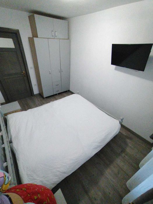 Apartament de 2 camere, de inchiriat, cu parcare, in Floresti