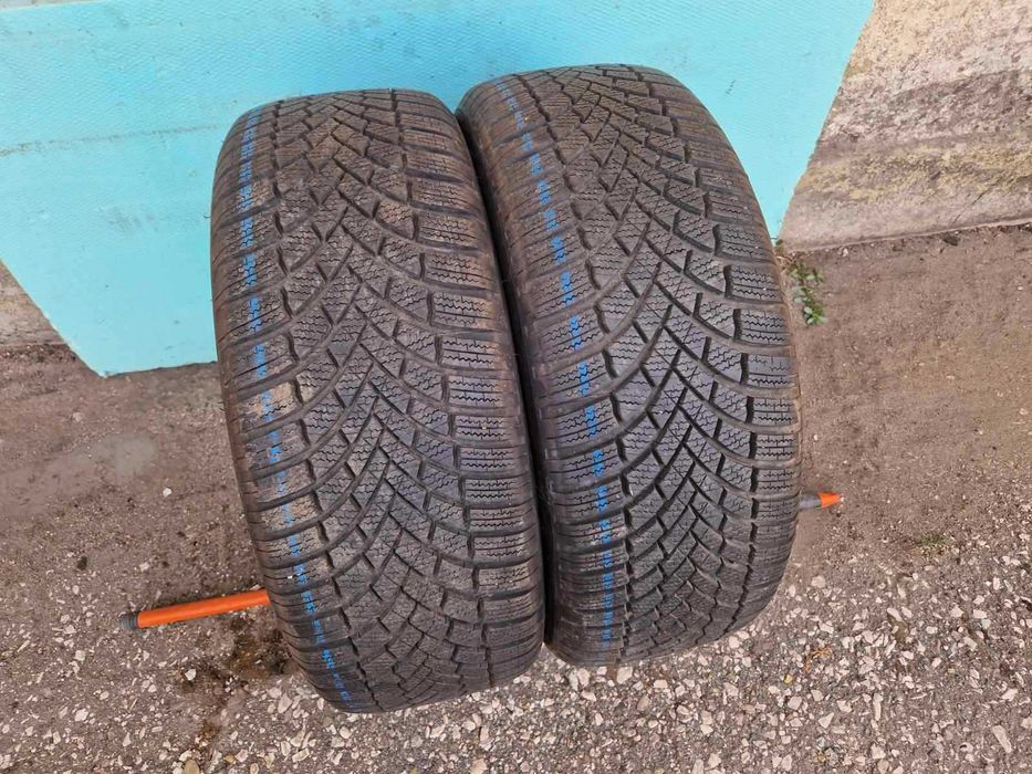 2 Bridgestone R18 215/50 Зимни гуми  DOT4621