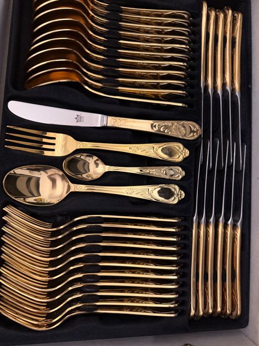 Комплект позлатени прибори в куфар SBS черен куфар