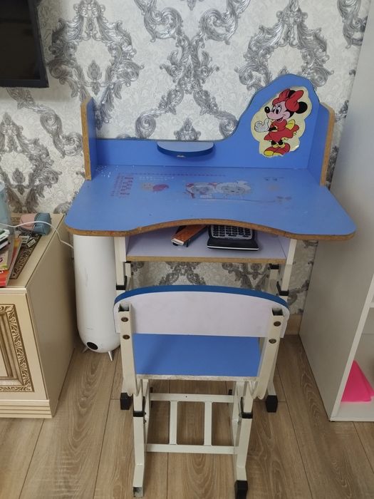 Детский писменный стол