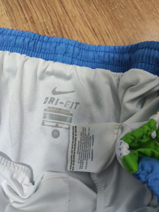 Pantaloni scurți de damă Nike mărimea M