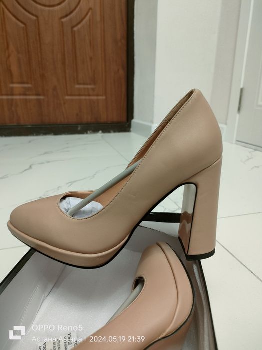 Продам туфли бежевые