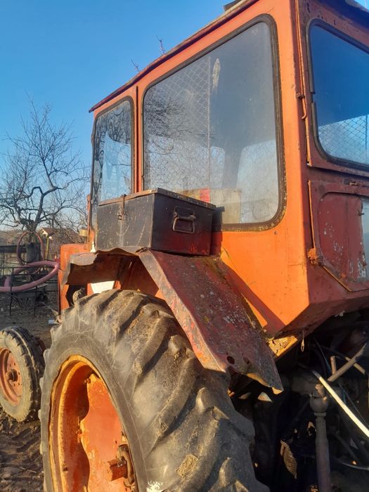 Se vinde tractor 650 cu monoaxa