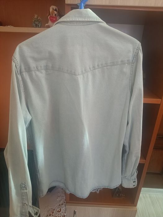 Geaca de blugi purtata