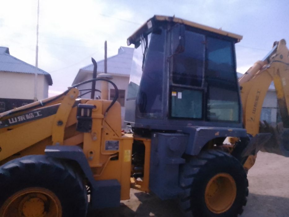 Экскаватор погрузчик LGB680