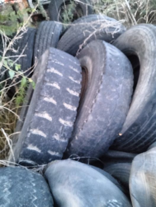Продам резину 12 р 20
