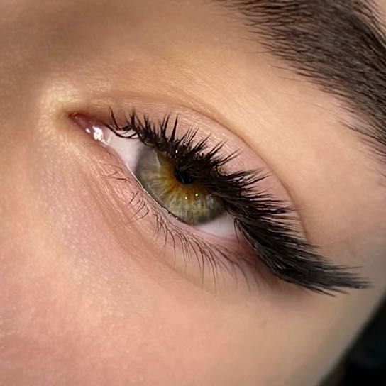 Услуги мастера по наращиванию ресниц