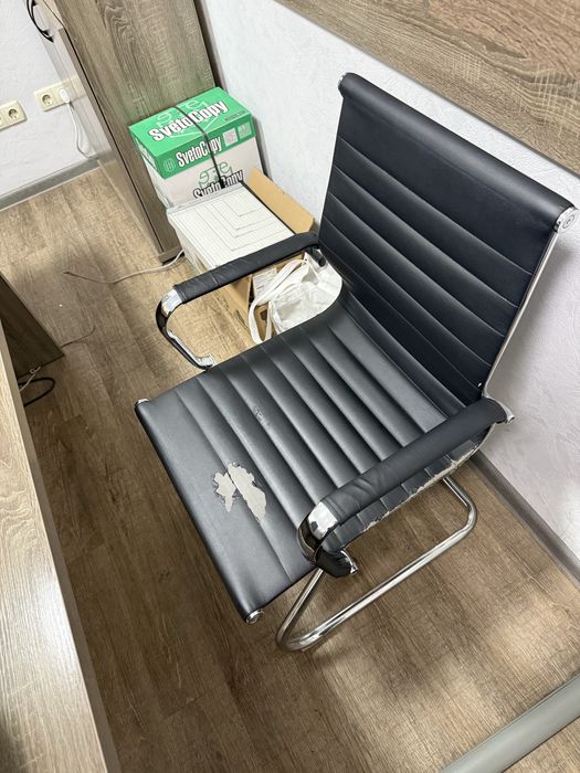 Офисное кресло черное