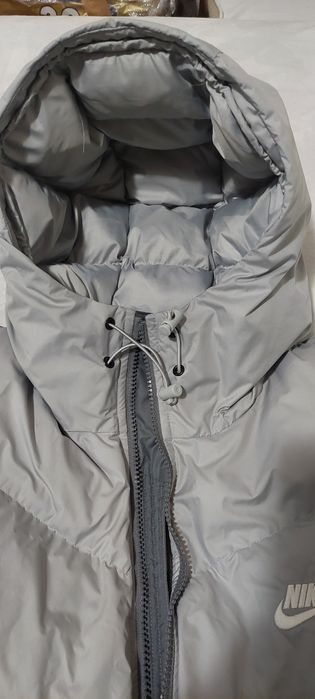 Продавам зимно мъжко яке Nike