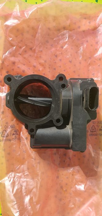 VW ОЕМ дроселова клапа 03C128063A