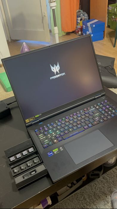 Ma vinde: Laptop Gaming Acer Predator Helios 18