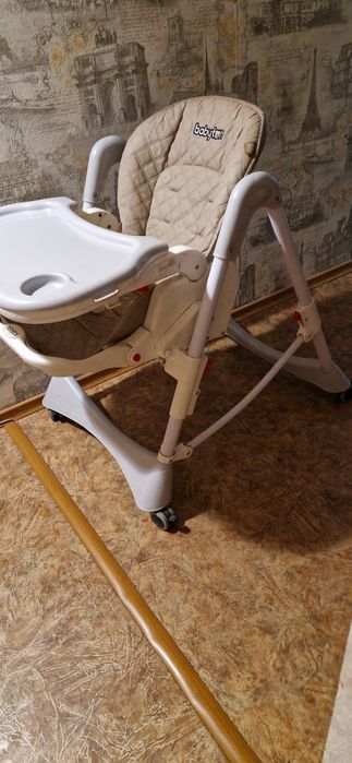 Продаю столик для малышей с регулирующим в трех положениях стульчиком