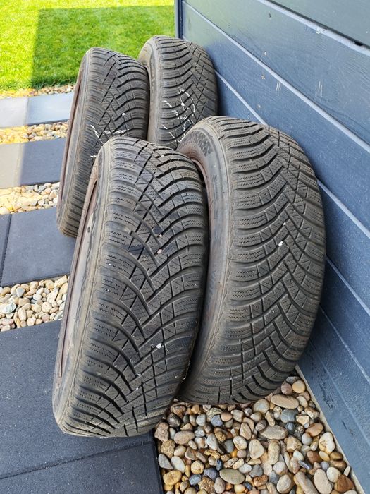 4 roți iarnă Hankook 185/60 R15 + jante tablă + capace