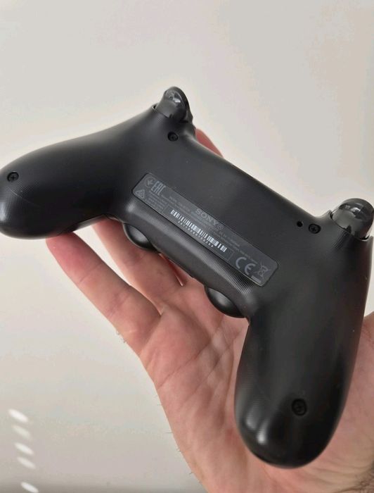 PlayStation 4 Pro 1TB в  отлично състояние, без забележки и профилактиран