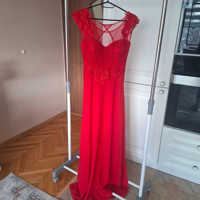 Продавам официални рокли  Носени по 1–2 пъти, много запазени.