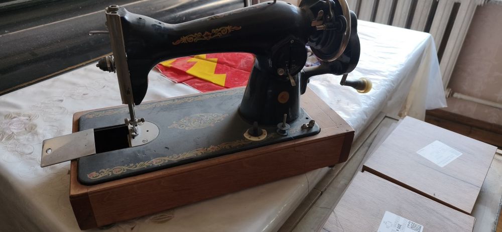 Продам швейную машину