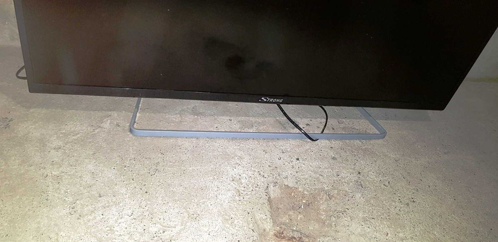 Телевизор за части Strong SRT 40FZ4003N