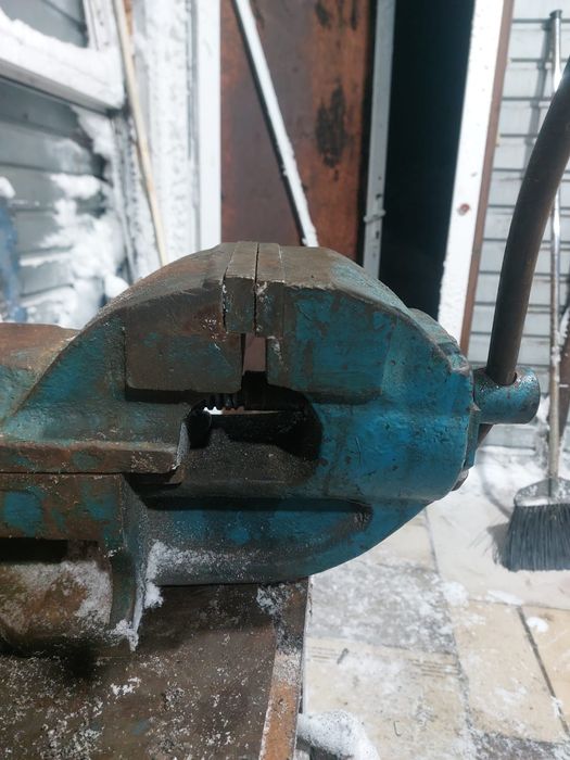 Тиски, советские, мощный