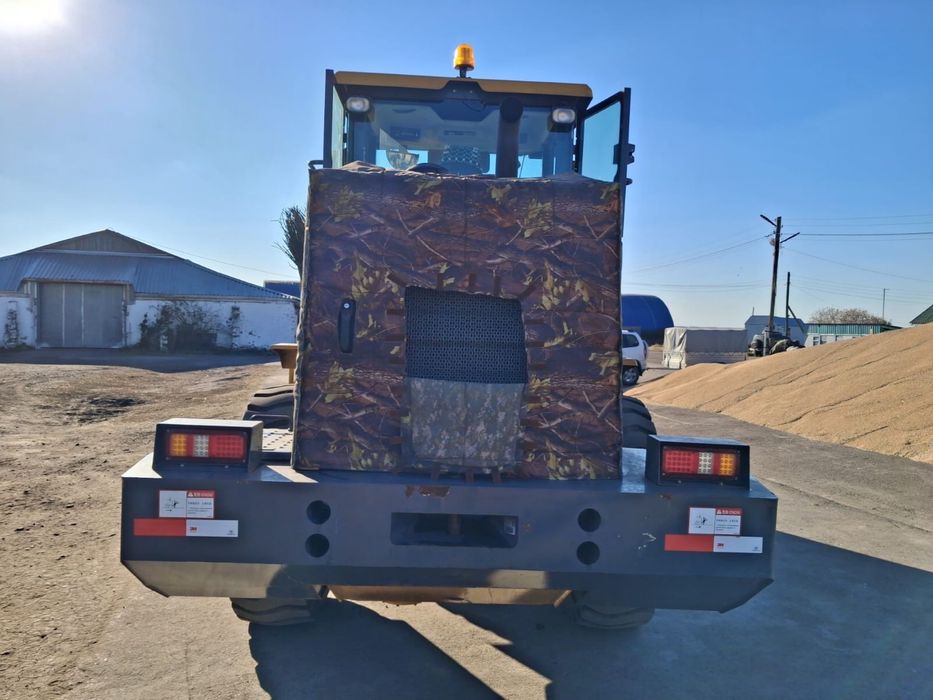 Фронтальный погрузчик XCMG LW300FN