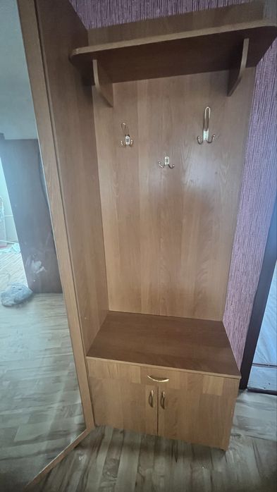 Продам прихожку в среднем состоянии