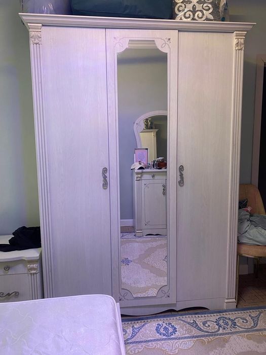 Продается спальный гарнитур