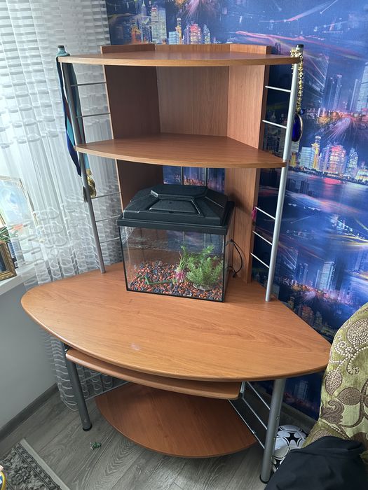 Продам компьютерный стол