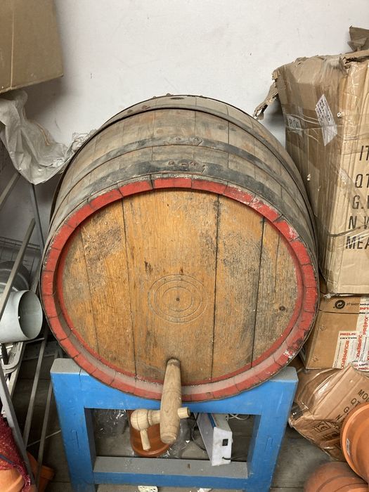 Butoi din lemn cu suport 250l