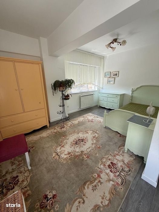 Apartament cu 4 camere decomandate, Centru