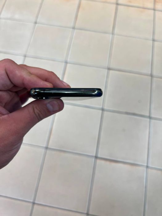 Продам Iphone xs
