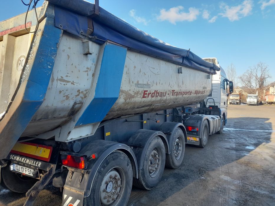 De vânzare două ansambluri, cap tractor MAN și semiremorca basculabila