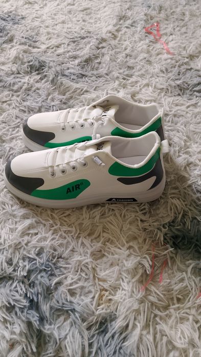 Кроссовки не дорогие