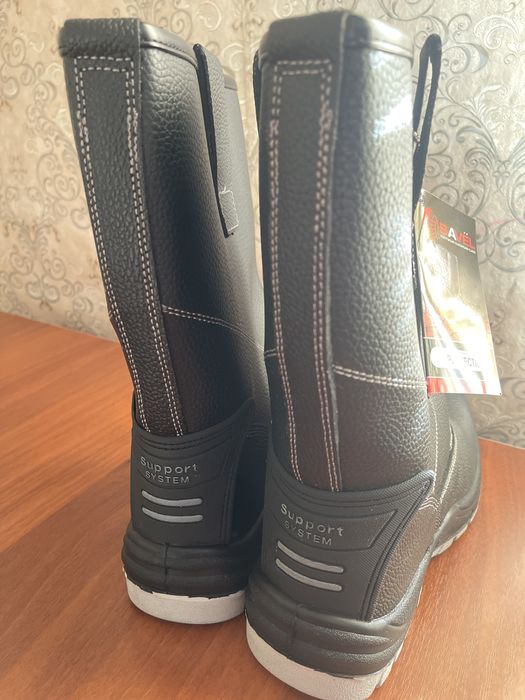 Продам сапоги новые