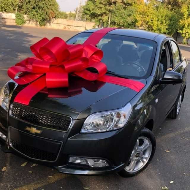 Оформление машин автобантами лентами - бантики ленты надписи