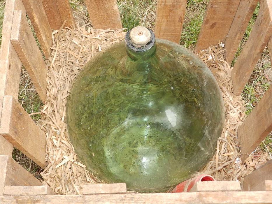 Стъклена дамаджана