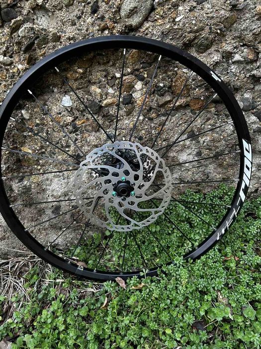 Части за колело и каска