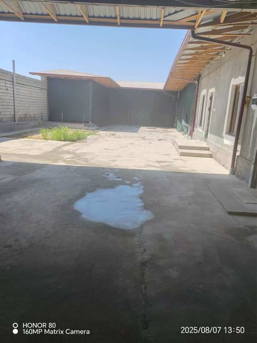 Xovli uy sotiladi  sergili  arintir laylak mahalla