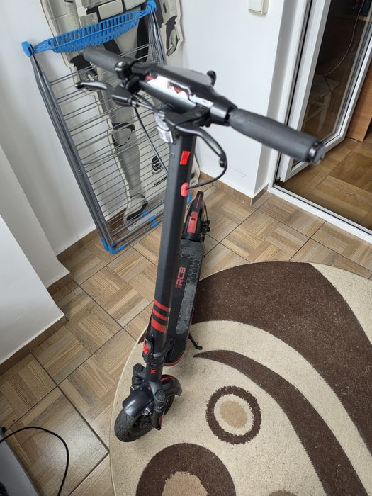 Trotineta electrica RCB, Pliabila,30km/h autonomie 35 km Motor 500W cauciucuri 10 inch pline rezistă până la 150 kg