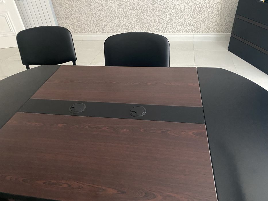 Продавам холна маса