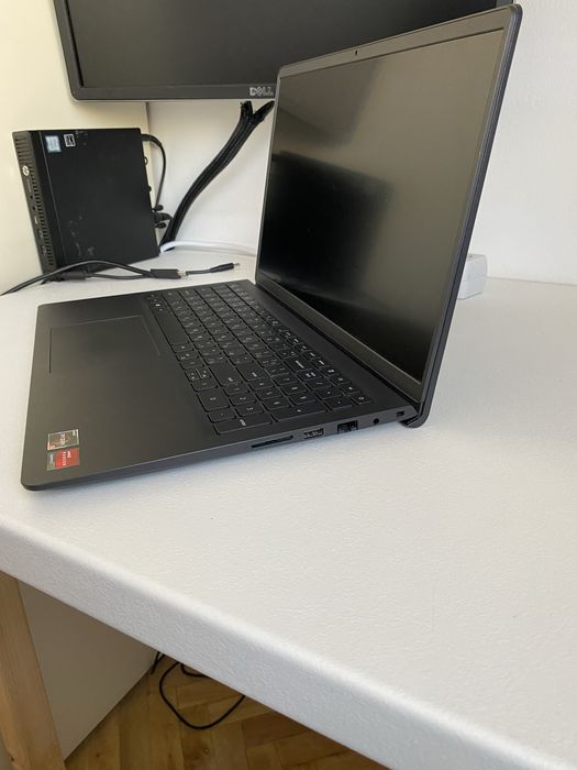 Лаптоп Dell vostro 3515
