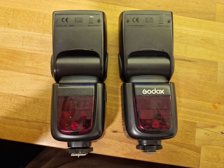 2 blituri Godox V860II C pt Canon - defect